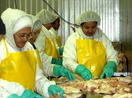 No Dia Internacional da Mulher, Sindicarne distribui brinde às trabalhadoras